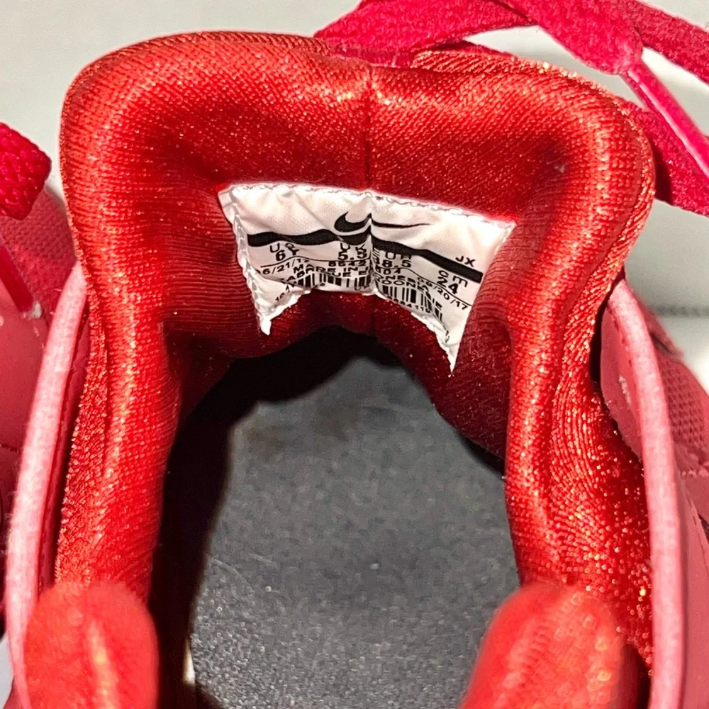 Nike Air Huarache Tennis Shoes - Picture 8 of 13